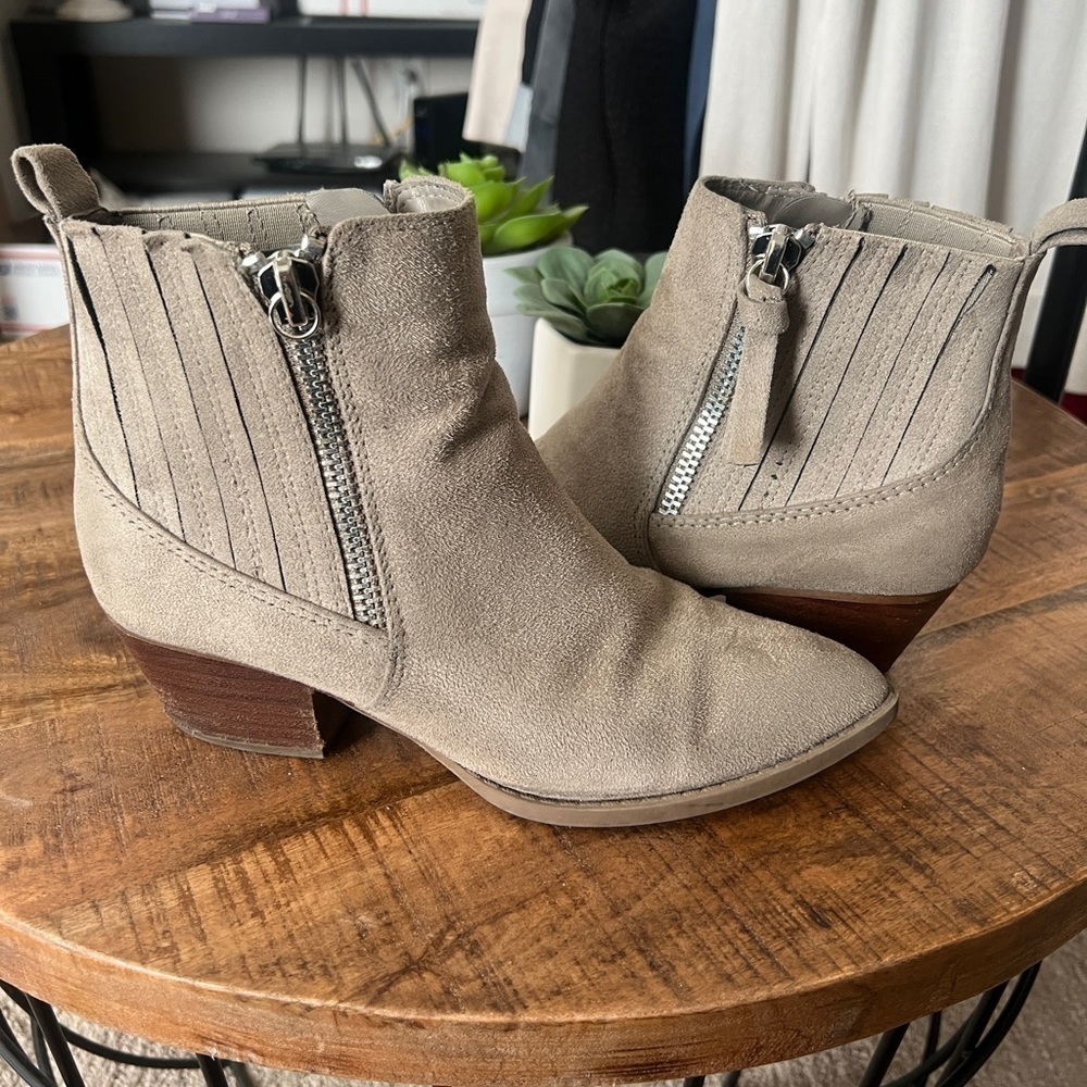 Womens - tan ankle booties size 8 - Picture 2 of 7